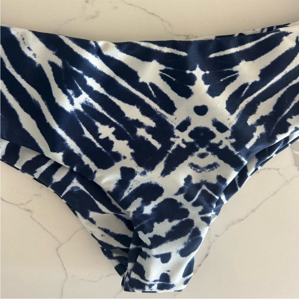 Mikoh Medium Bottom